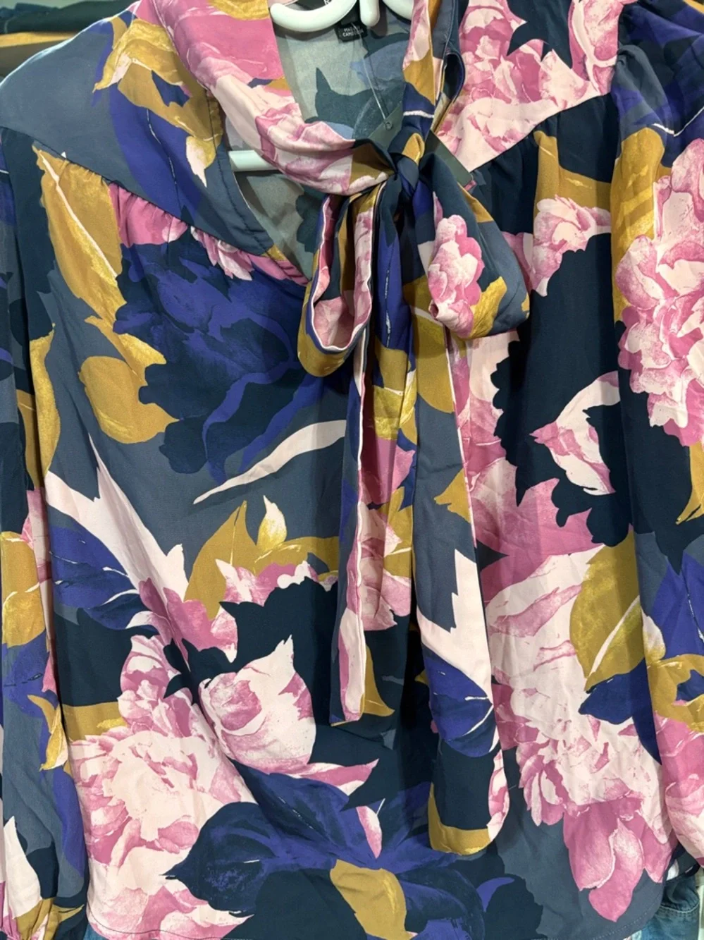 NWT RW&CO Floral Tie-Neck Blouse - Picture 2 of 3